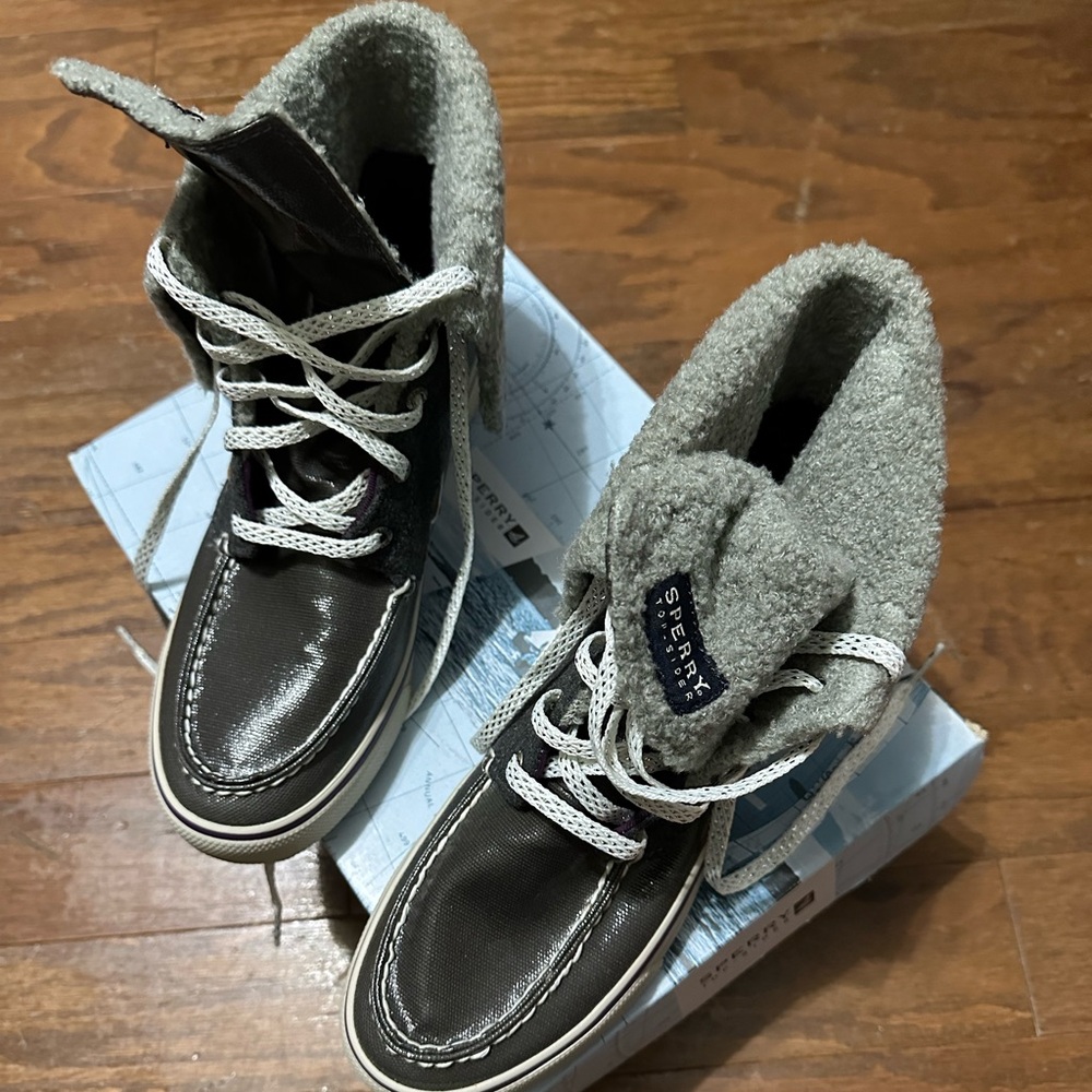 SPEERY Bootie sneakers. size 9. Worn once. Gently used.